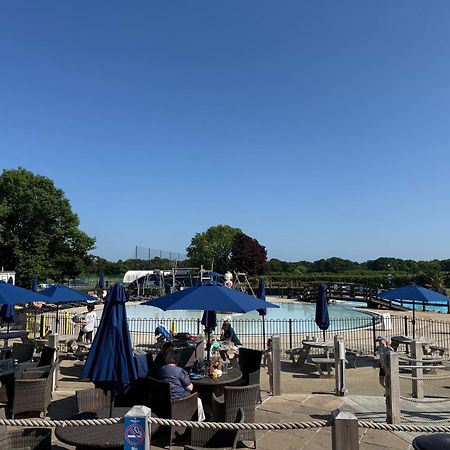 Forest Beach Bashley Park Sway Exterior foto