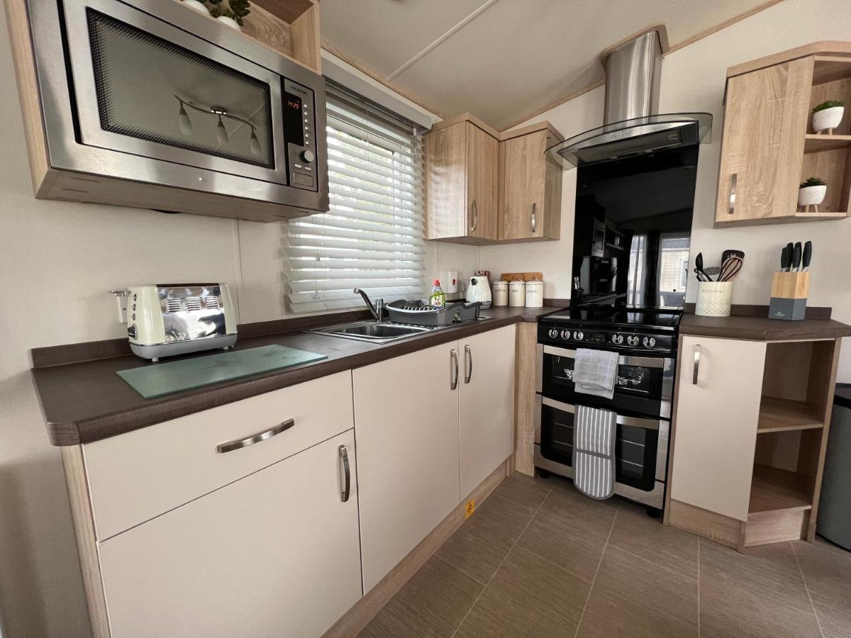 Forest Beach Bashley Park Sway Exterior foto