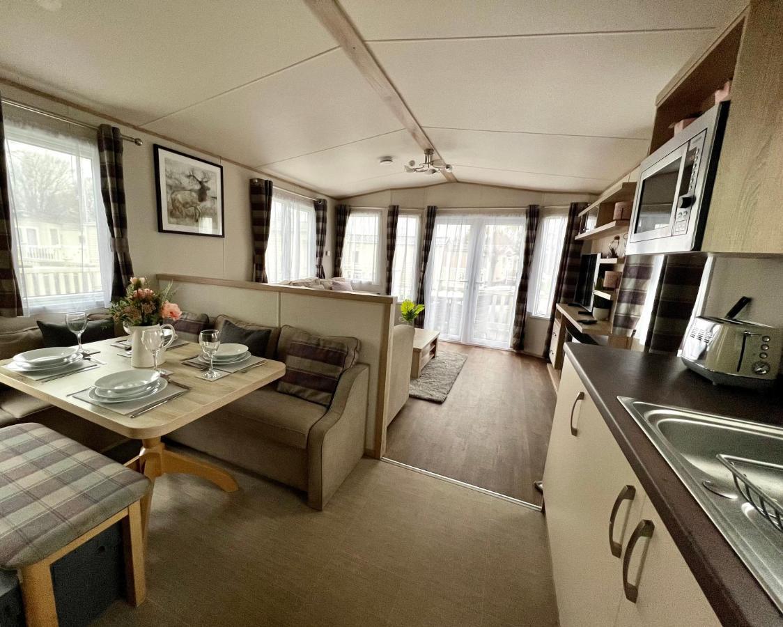 Forest Beach Bashley Park Sway Exterior foto