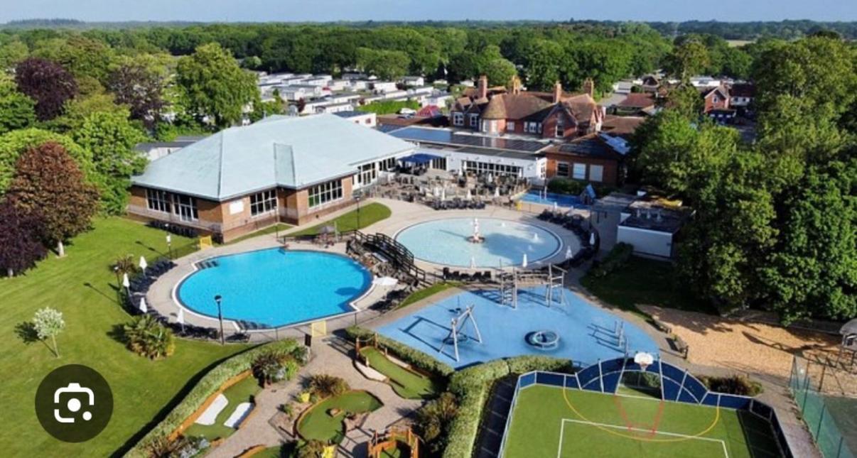 Forest Beach Bashley Park Sway Exterior foto